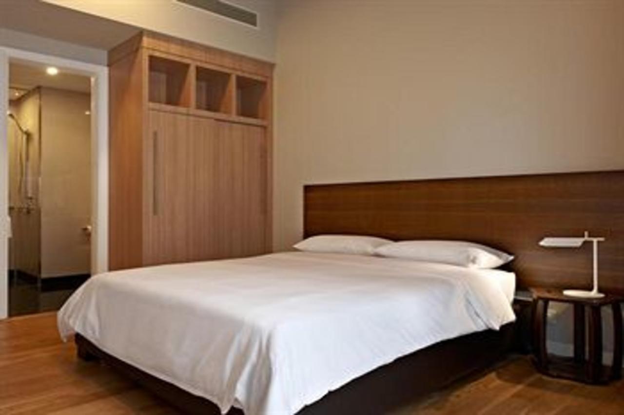 فندق سكن إي آند أوه كوالالمبور المظهر الخارجي الصورة A bedroom at the hotel